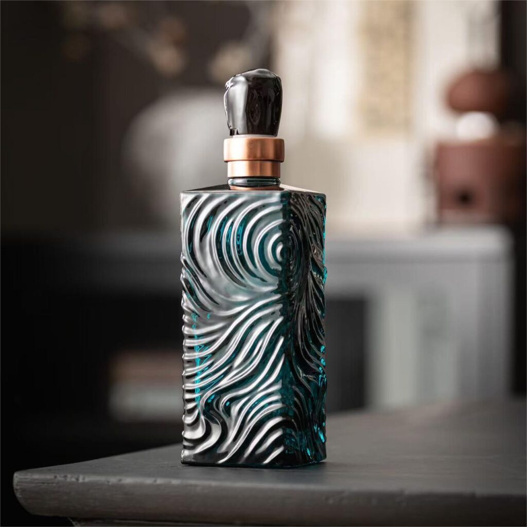 G21 WAVE Square Glass Bottle