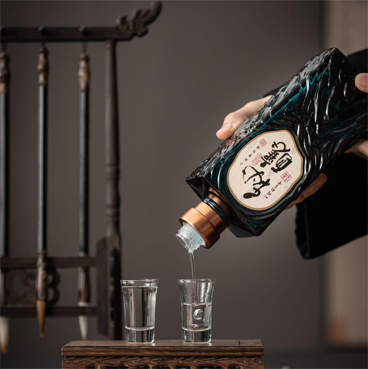 G21 WAVE Square Glass Bottle – Signature Model with Textured Wave + Sleek Silhouette for Luxury Branding